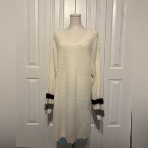 DEREK HEART, White V-Neck Sweater with Black and Gray Stripes